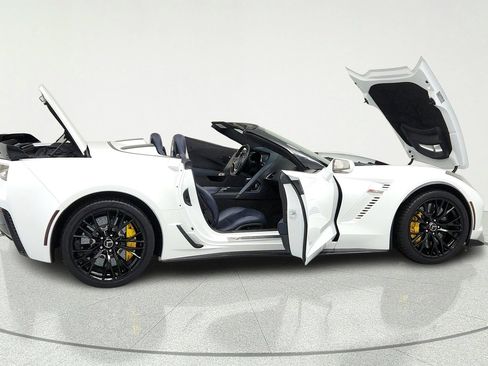 Used 2015 Chevrolet Corvette Z06 w/ 3LZ Preferred Equipment Group RWD image 13