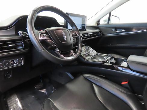 Used 2022 Lincoln Nautilus FWD w/ Premium Package image 8