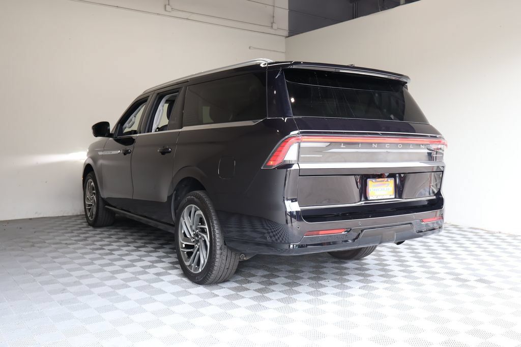 Used 2025 Lincoln Navigator L Reserve AWD/4WD image 14