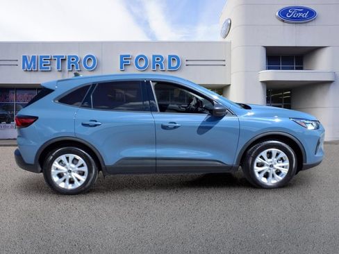 Used 2025 Ford Escape Active w/ Cold Weather Package FWD image 2