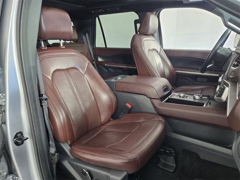 Used 2022 Ford Expedition Limited image 19