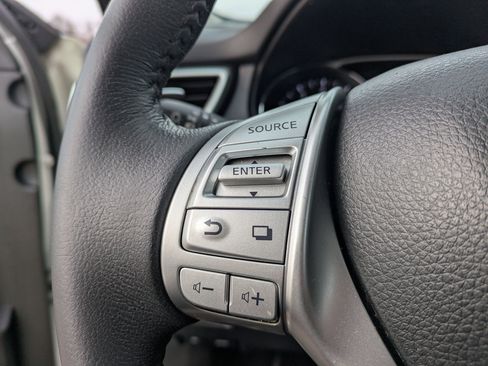 Used 2016 Nissan Rogue SL w/ SL Premium Package image 15