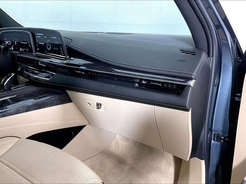 Used 2021 Cadillac Escalade Premium Luxury w/ LPO, Illumination Package AWD/4WD image 18
