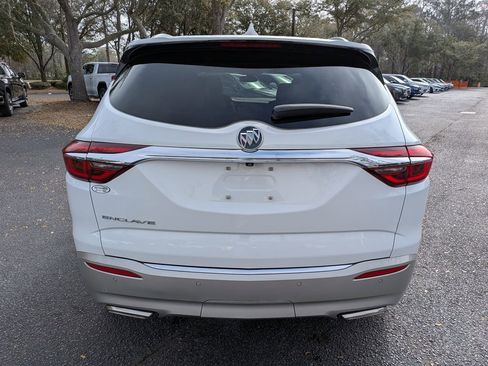 Used 2021 Buick Enclave Essence image 5