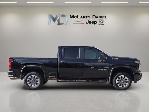 Used 2025 Chevrolet Silverado 2500 Custom w/ Custom Convenience Package image 6