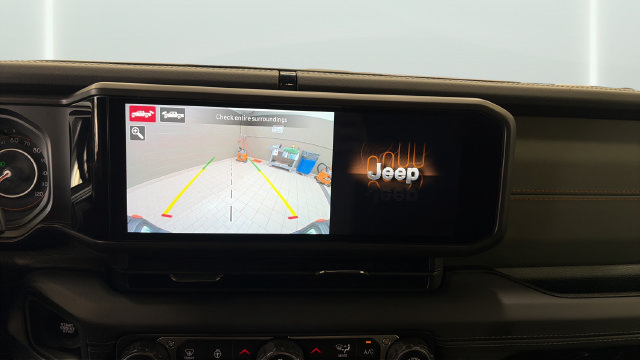 Used 2024 Jeep Gladiator Mojave AWD/4WD image 17