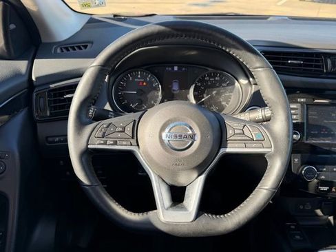 Used 2022 Nissan Rogue Sport SL image 16