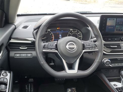 Used 2025 Nissan Altima 2.5 SR w/ SR Premium Package image 12