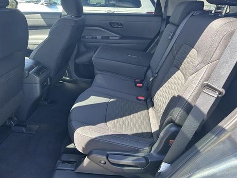 Used 2025 Nissan Pathfinder SV image 24