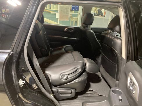 Used 2017 Nissan Pathfinder Platinum image 8