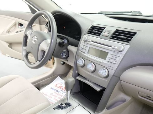 Used 2010 Toyota Camry LE FWD image 20