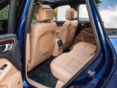 Used 2024 Porsche Macan image 36