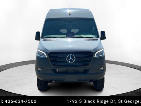 Used 2025 Mercedes-Benz Sprinter 2500 image 8