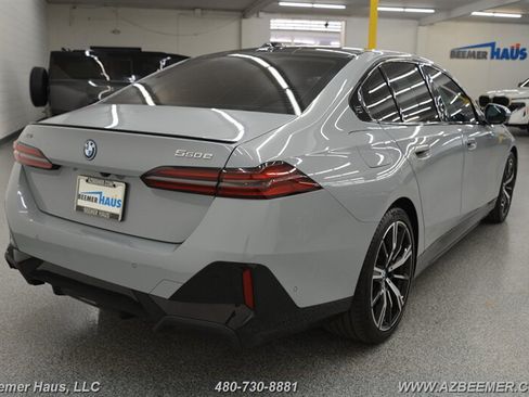 Used 2025 BMW 550e xDrive w/ Premium Package AWD/4WD image 11