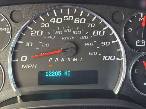 Certified 2025 GMC Savana 2500 w/ Driver Convenience Package RWD image 13