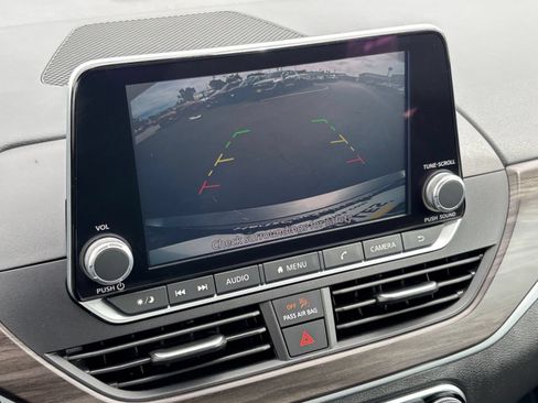Used 2025 Nissan Altima 2.5 SV FWD image 24
