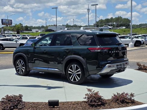 Used 2023 Nissan Pathfinder Platinum FWD image 4