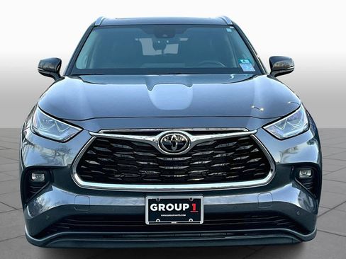 Certified 2025 Toyota Highlander Limited image 3