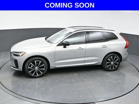 Used 2025 Volvo XC60 B5 Plus AWD/4WD image 33