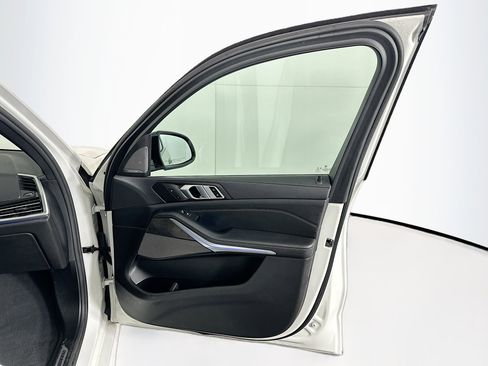 Used 2020 BMW X5 M50i w/ Executive Package image 34