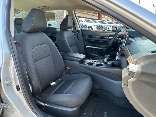 Used 2025 Nissan Altima 2.5 SV AWD/4WD image 10