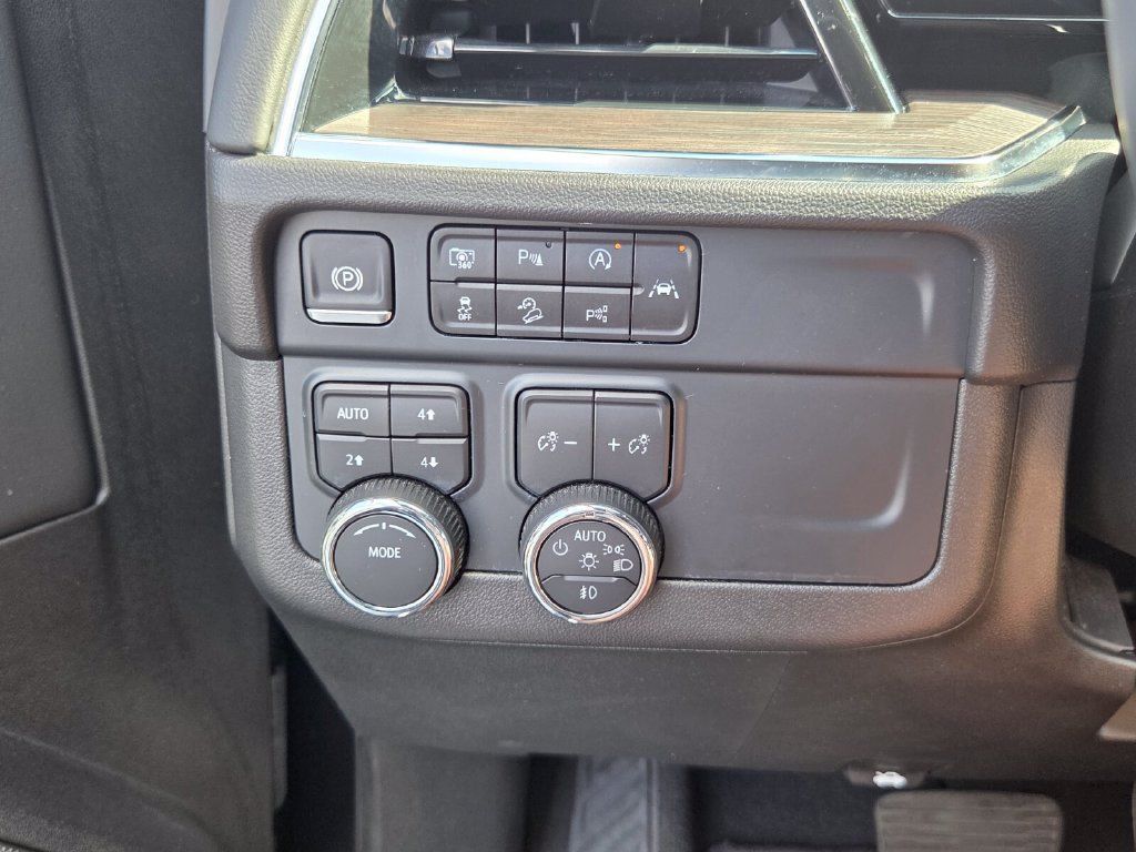Used 2025 Chevrolet Tahoe Z71 AWD/4WD image 31