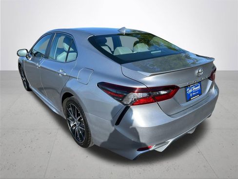 Used 2024 Toyota Camry SE FWD image 9