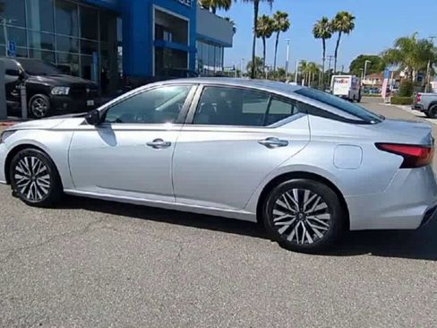 Used 2024 Nissan Altima 2.5 SV FWD image 5