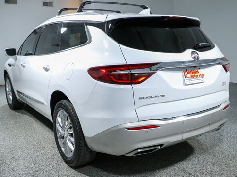 Used 2020 Buick Enclave Premium w/ Sun and Sites Package FWD image 9