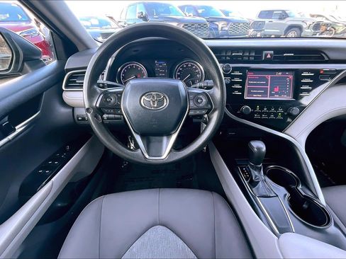 Used 2019 Toyota Camry LE image 5