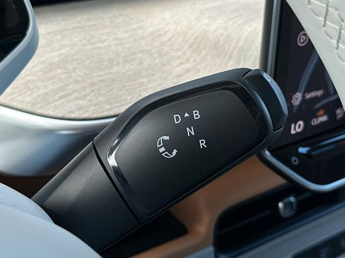 New 2025 Volkswagen ID. Buzz Pro S Plus image 21