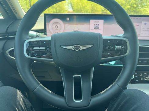 Used 2026 Genesis GV70 2.5T Advanced AWD/4WD image 9