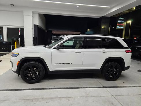 Used 2026 Jeep Grand Cherokee Limited w/ Limited Altitude Package AWD/4WD image 3