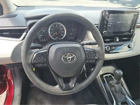 Used 2022 Toyota Corolla LE FWD image 6