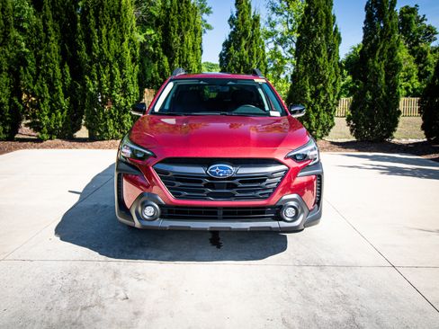 Used 2025 Subaru Outback Premium image 3