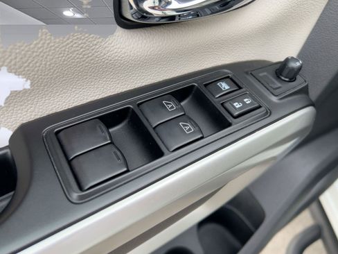 Used 2023 Nissan Titan SV w/ SV Convenience Package image 21