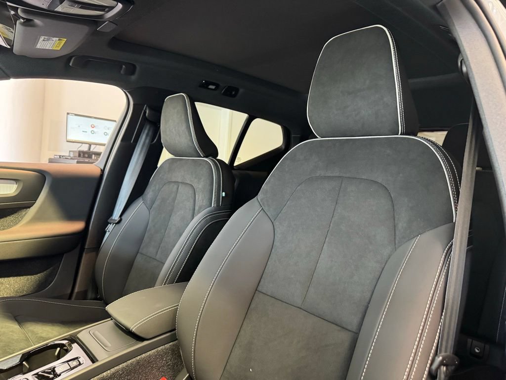New 2026 Volvo XC40 B5 Ultra w/ Protection Package Premier AWD/4WD image 11