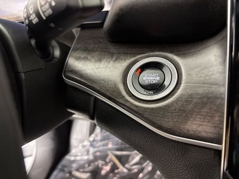 Used 2024 Jeep Grand Cherokee L Limited w/ Luxury Tech Group II image 22