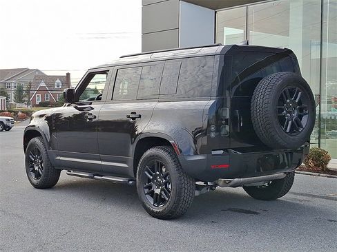 New 2026 Land Rover Defender 110 S image 4