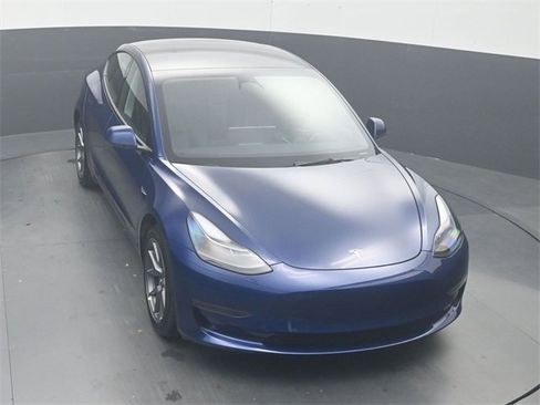 Used 2023 Tesla Model 3 Standard Range image 18