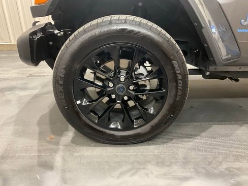 Used 2025 Jeep Wrangler Unlimited Sahara w/ Safety Group image 6