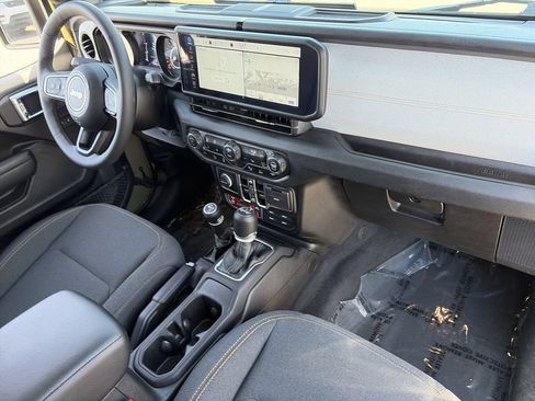Used 2025 Jeep Wrangler Unlimited Sport AWD/4WD image 28