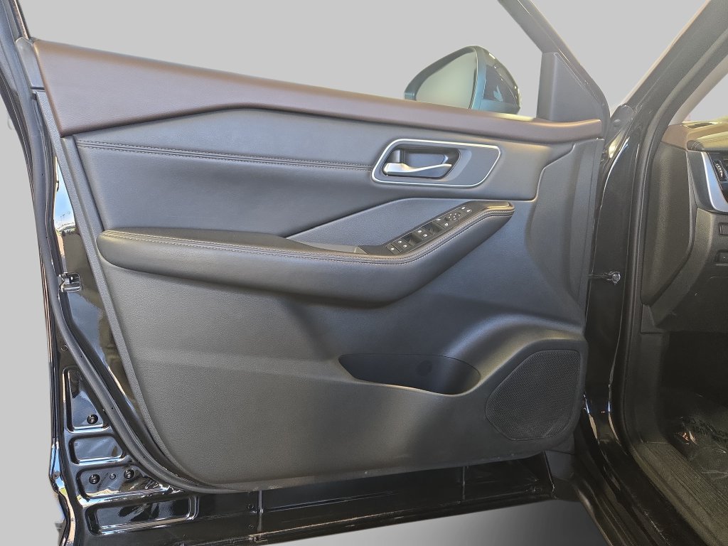 Used 2021 Nissan Rogue SV AWD/4WD image 32