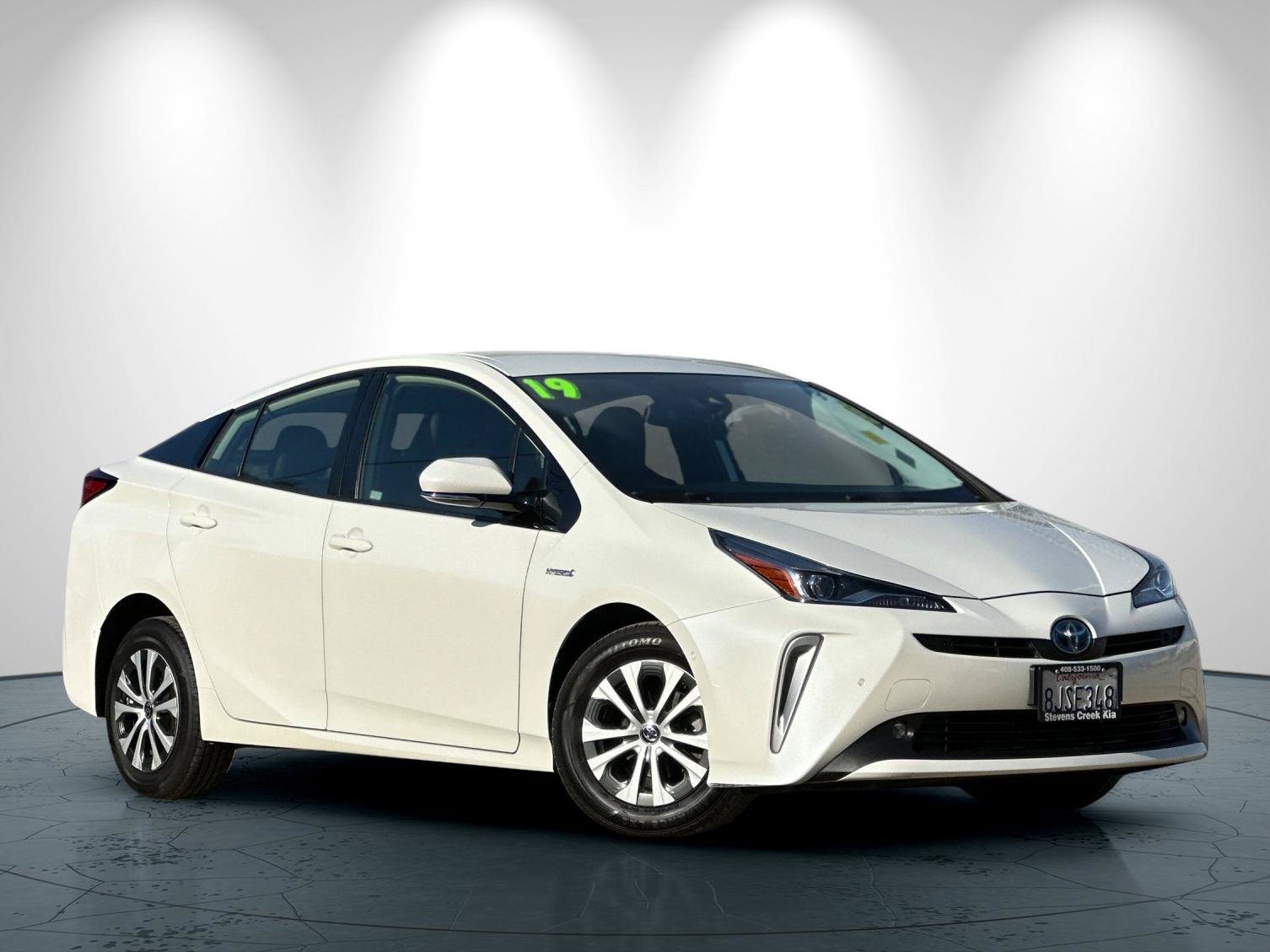 Used 2019 Toyota Prius XLE AWD/4WD image 2