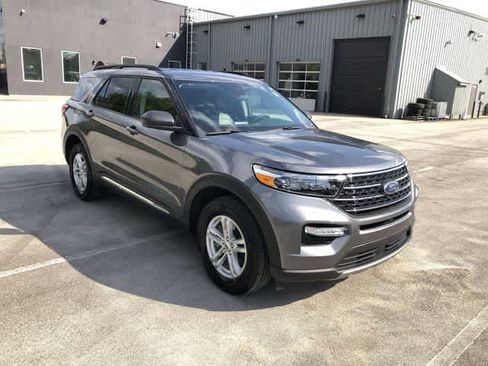 Used 2024 Ford Explorer XLT w/ Equipment Group 202A AWD/4WD image 8