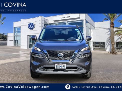 Used 2021 Nissan Rogue SV image 2