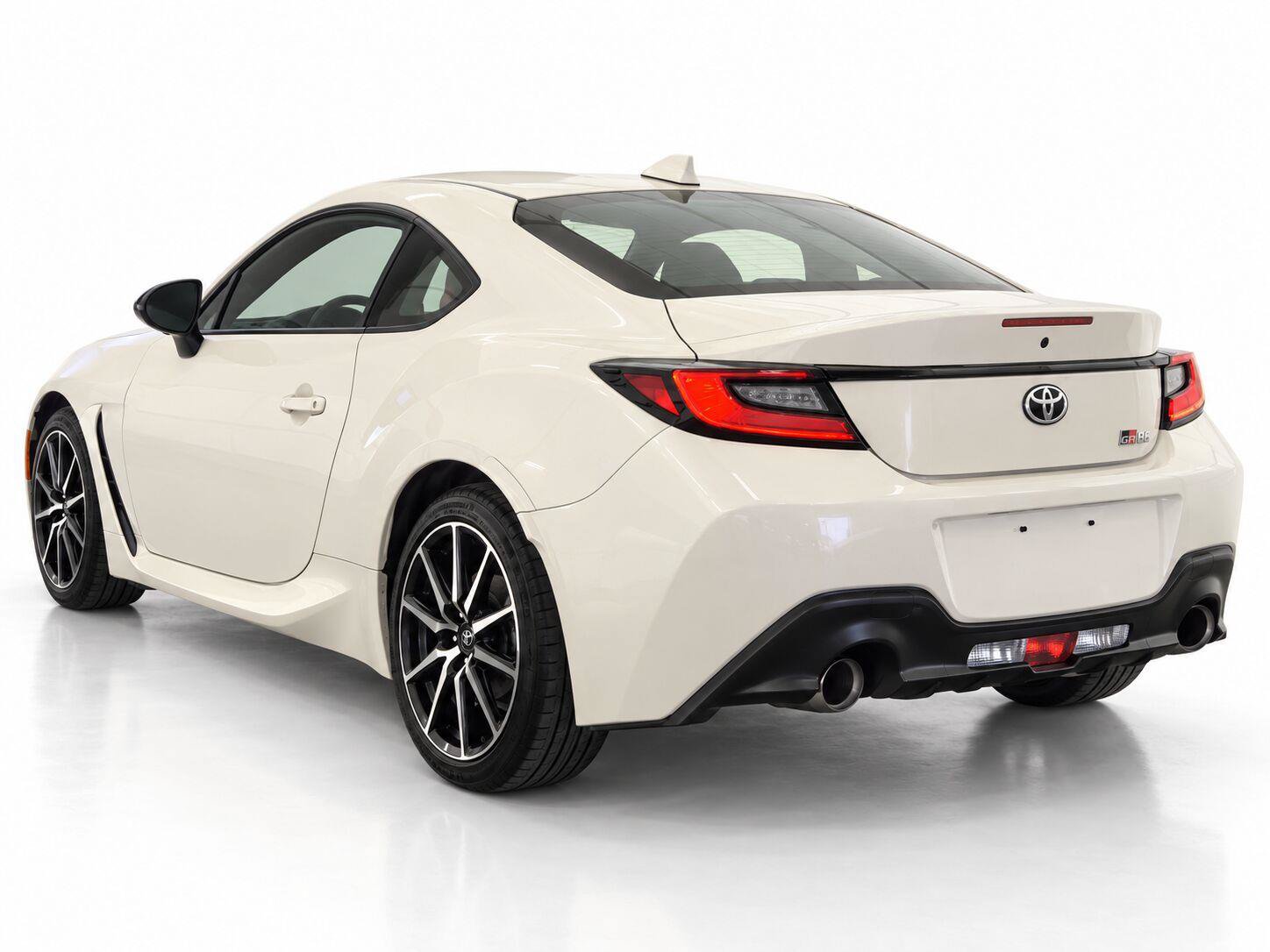 Used 2024 Toyota GR86 RWD image 4