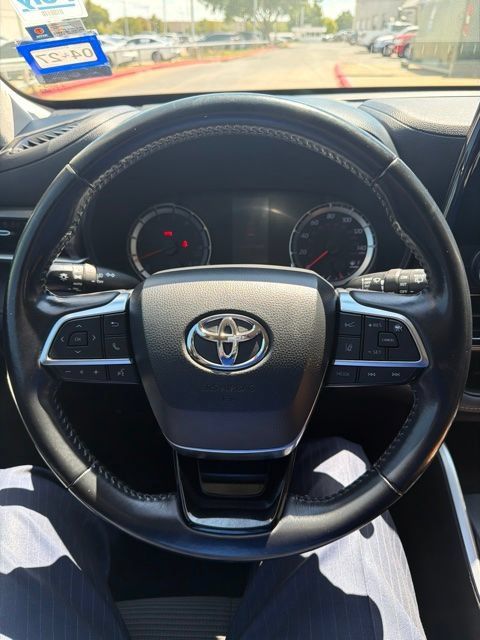 Used 2021 Toyota Highlander LE FWD image 18