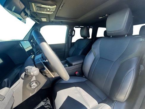 Used 2025 Lexus GX 550 w/ Accessory Package (CT) AWD/4WD image 11
