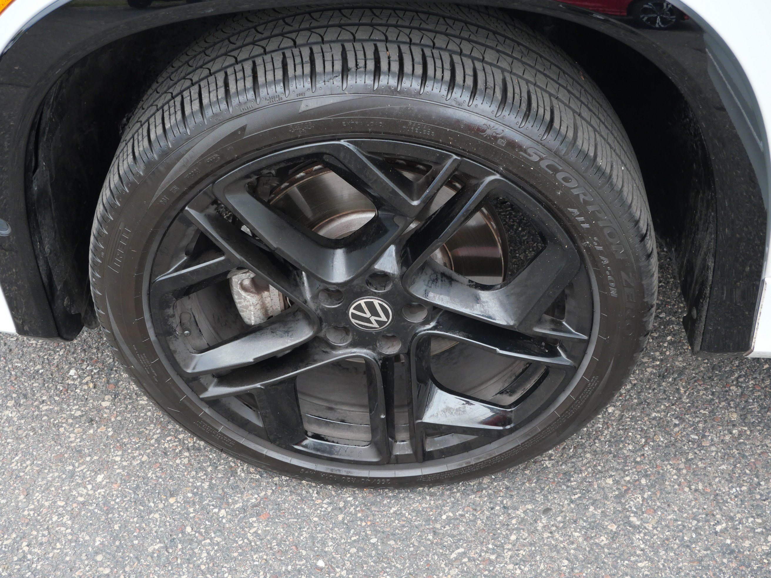 Certified 2025 Volkswagen Tiguan SE R-Line AWD/4WD image 15